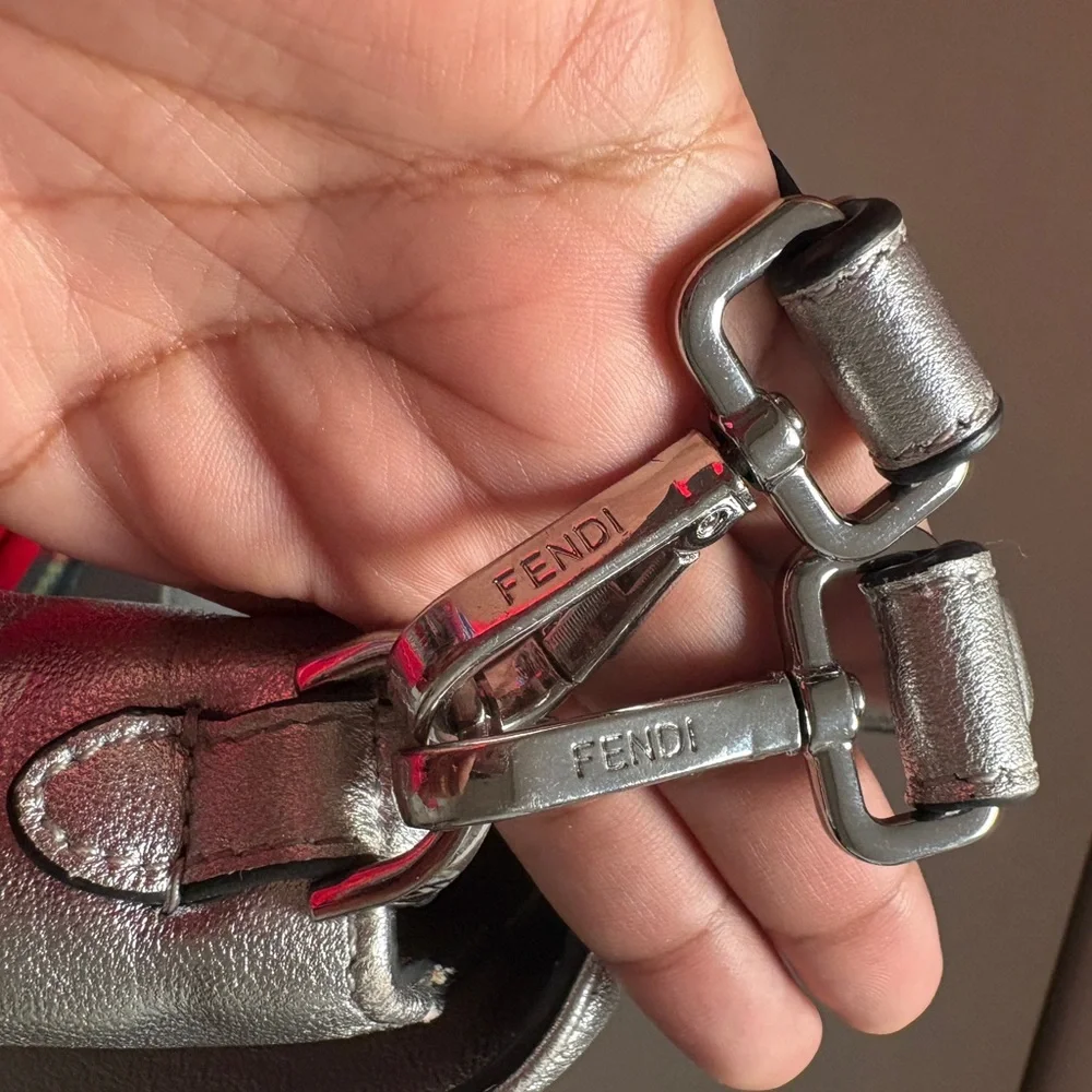 Fendi Silver baguette bag - Picture 2 of 7